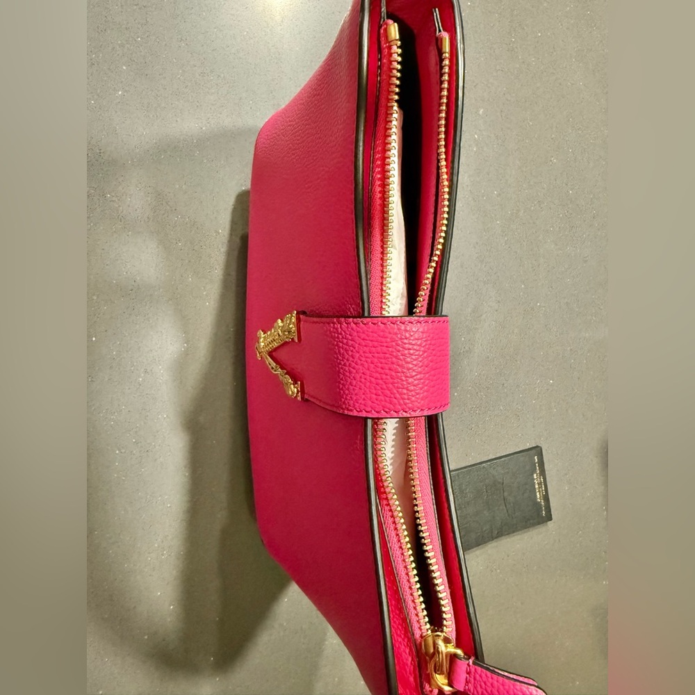 ***Buyer’s Bag Game! 1 in 30 Chance to win this Giveaway Versace Bag! *** - Picture 8 of 10
